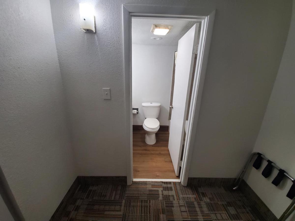 אינדיאנפוליס Royal Inn Hotel מראה חיצוני תמונה